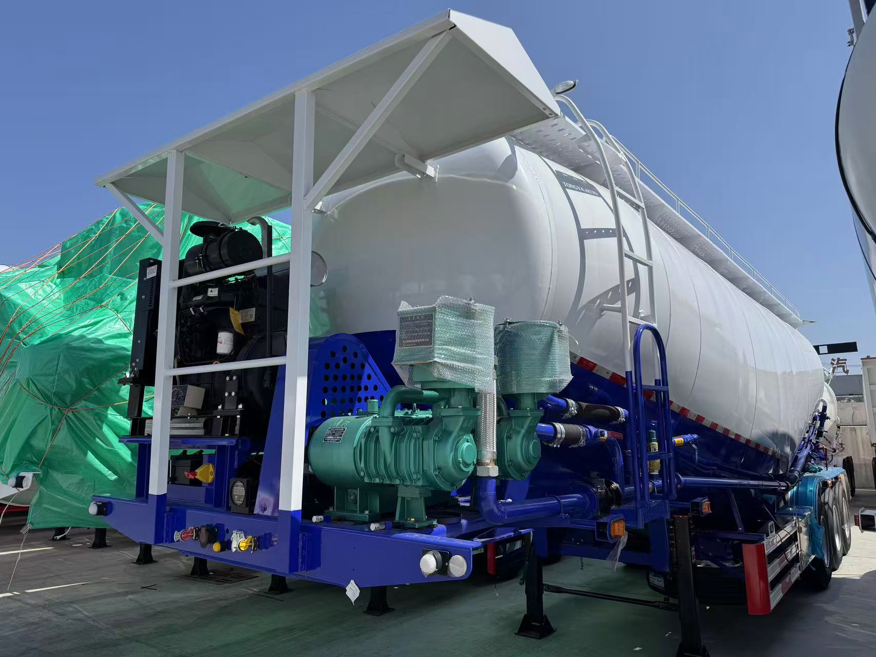 dry bulk trailer