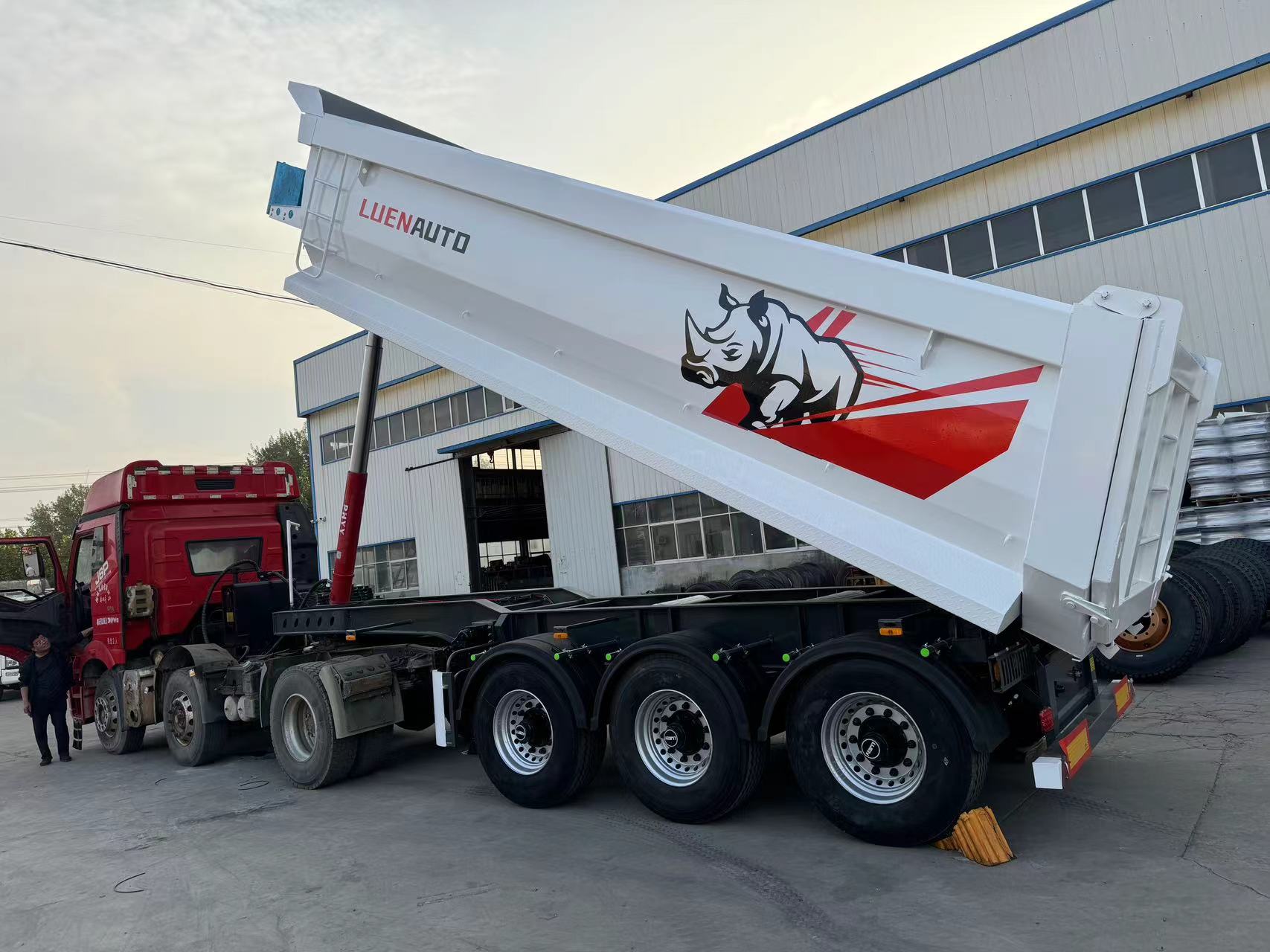 end dump truck