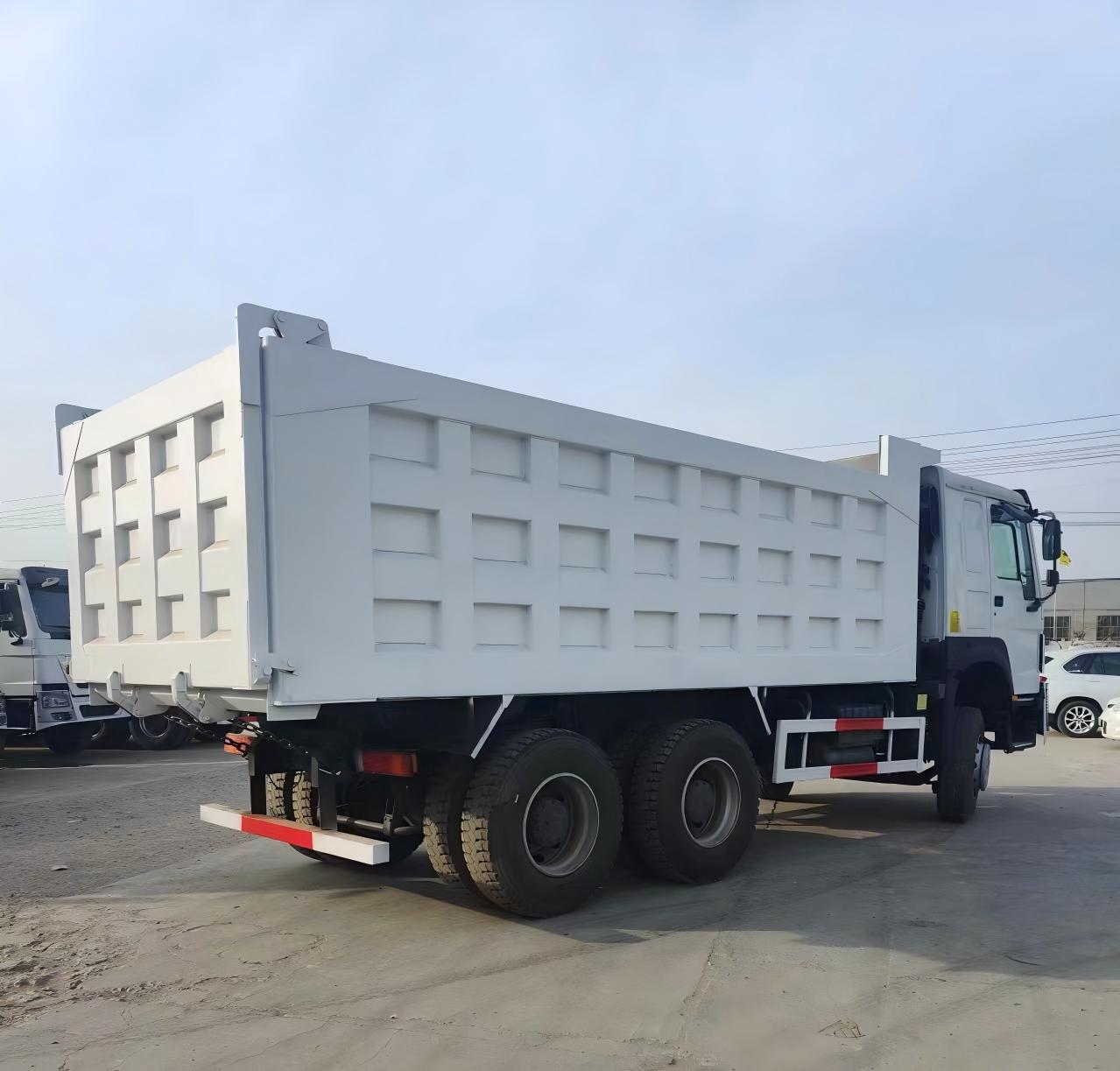 SINOTRUK HOWO Tri Axle Dump Truck|6×4 – Image 3
