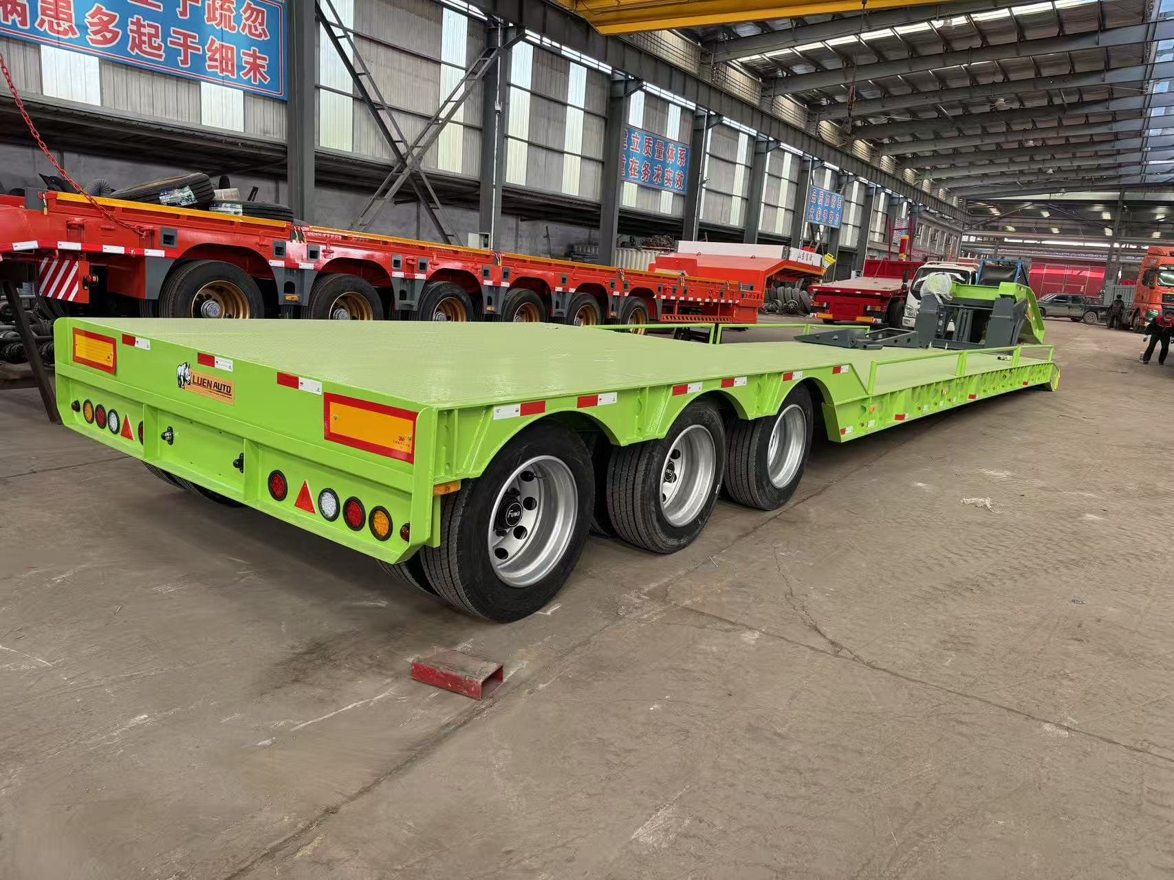 50T Detachable Gooseneck Lowbed Trailer - Imagen 4